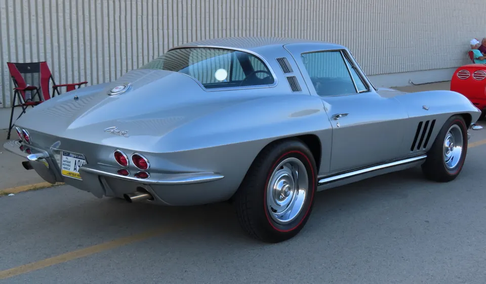 Smooth small-block hood without the 1964 depressions; raised Turbo-Jet hood for L78 cars profile photo