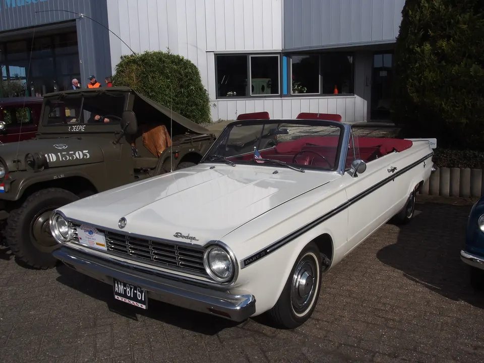 Power convertible top or optional black or white vinyl roof on Dart GT hardtops profile photo