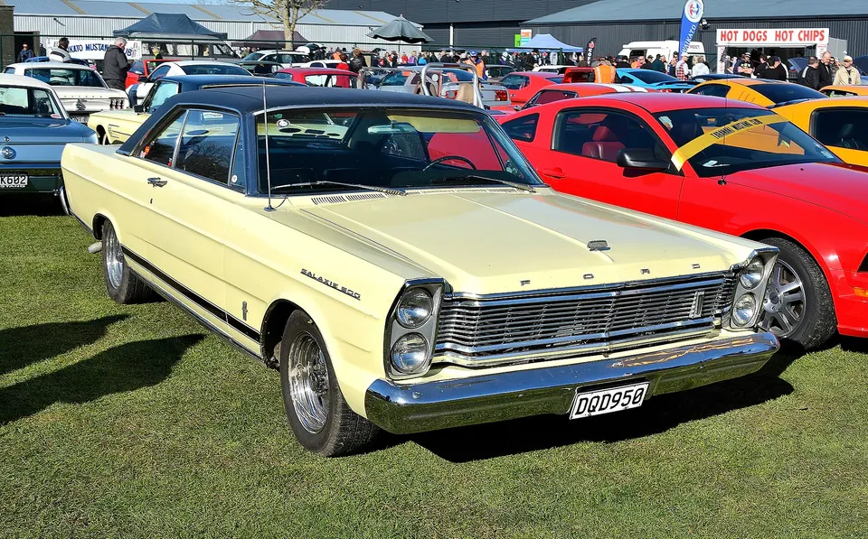 Factory two-tone paint profile photo