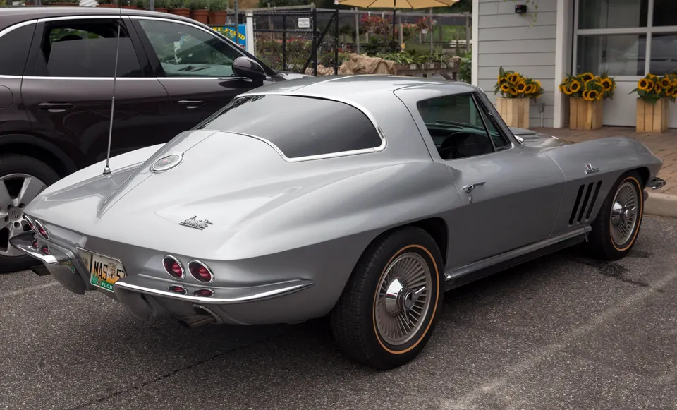 Small-block hood or 427 power-bulge hood matched to the documented engine configuration profile photo