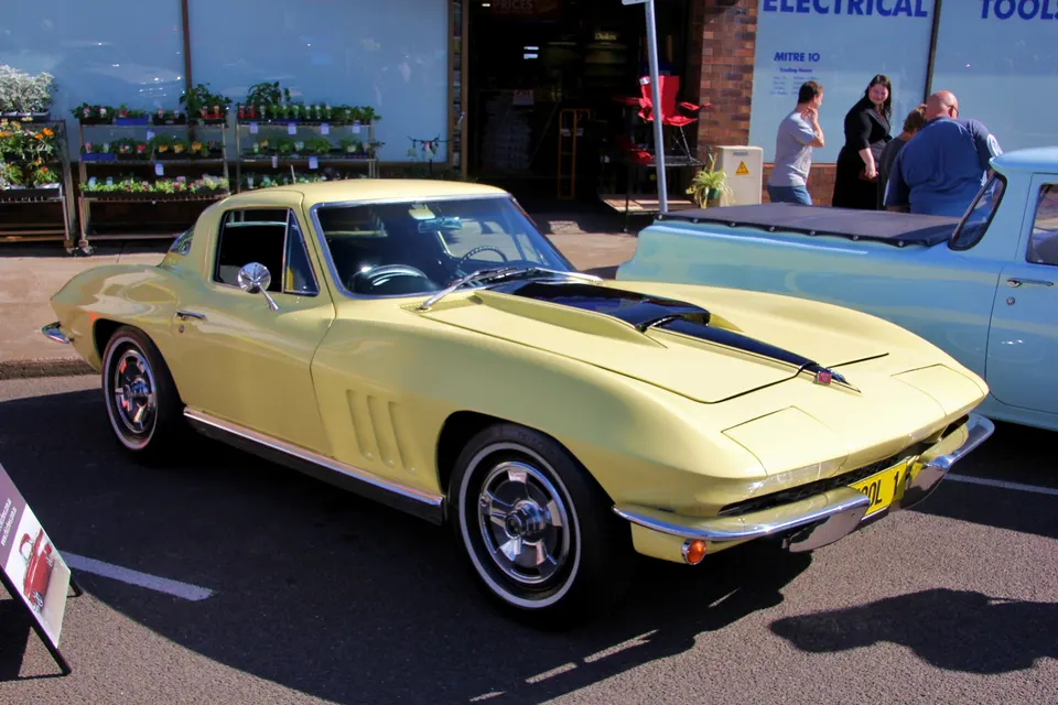 Sunfire Yellow (984) profile photo