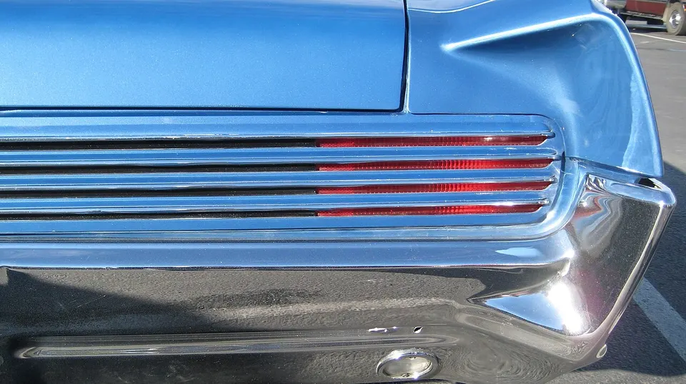 Full-width ribbed rear treatment profile photo