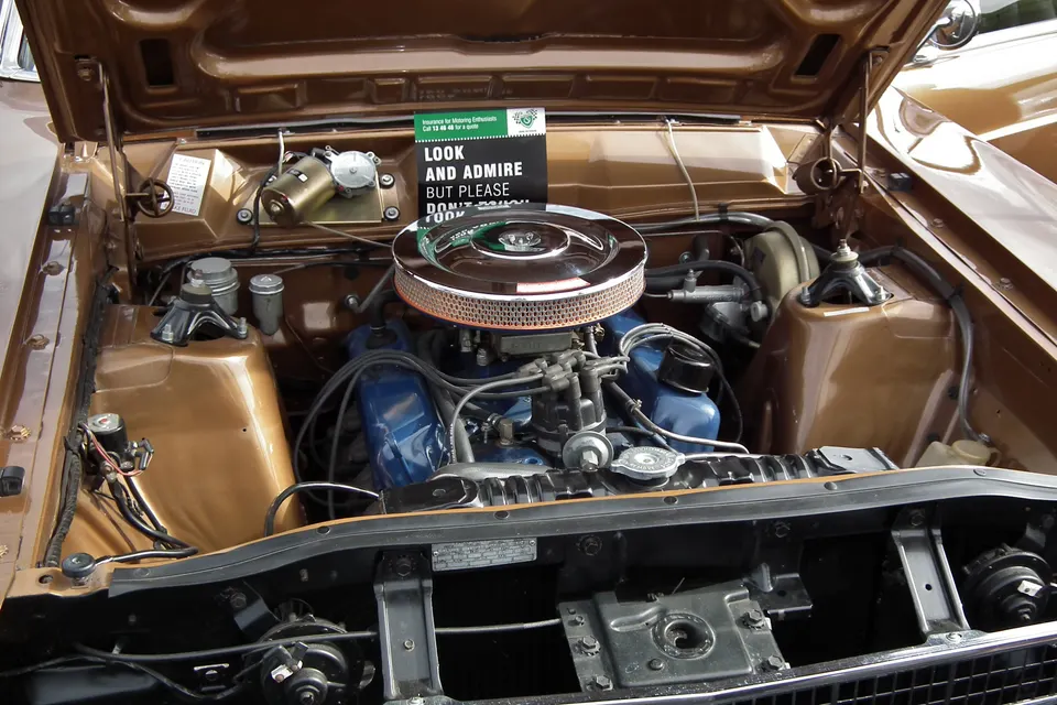 Center console with floor-shift four-speed controls profile photo