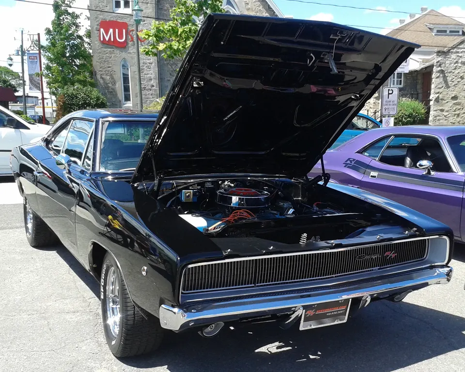 Heavy-duty 11-inch drum brakes all around on R/T package profile photo