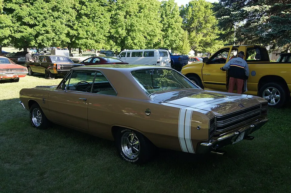 Green, black or white vinyl roof profile photo