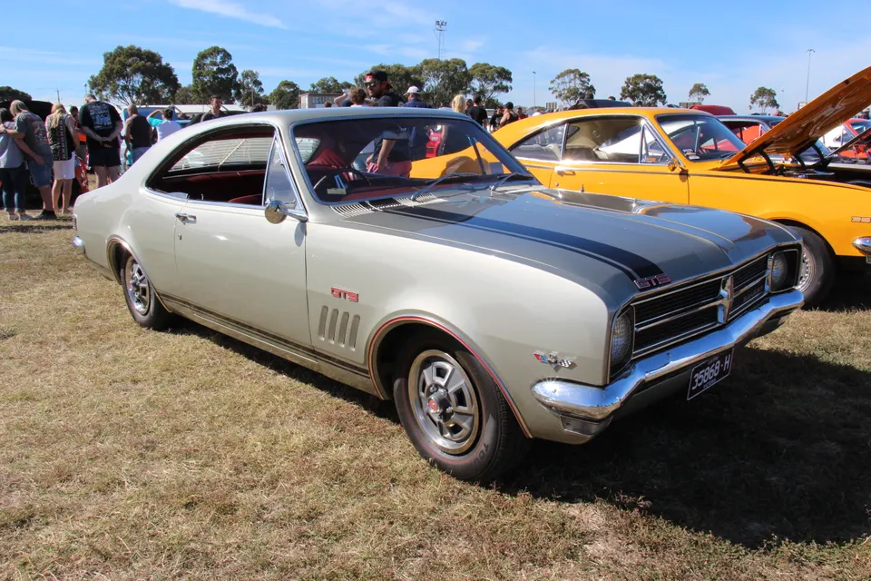GTS sports steering wheel; regular Monaro used its model-appropriate wheel profile photo