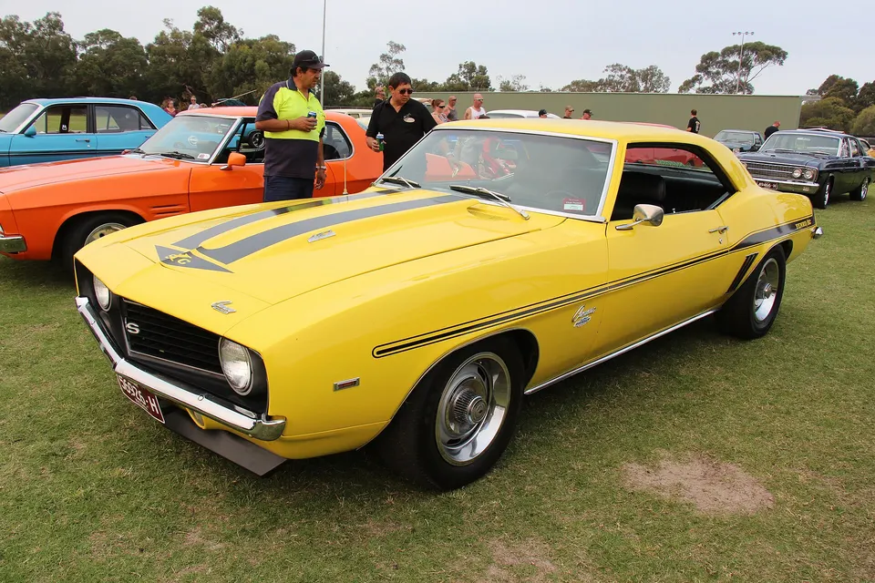 L72 427 cubic-inch big-block V8 equipment profile photo