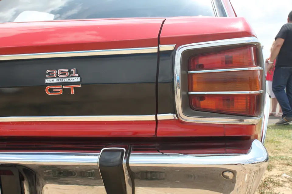 Full instruments with speedometer, tachometer, fuel, oil-pressure, temperature, warnings, and clock profile photo