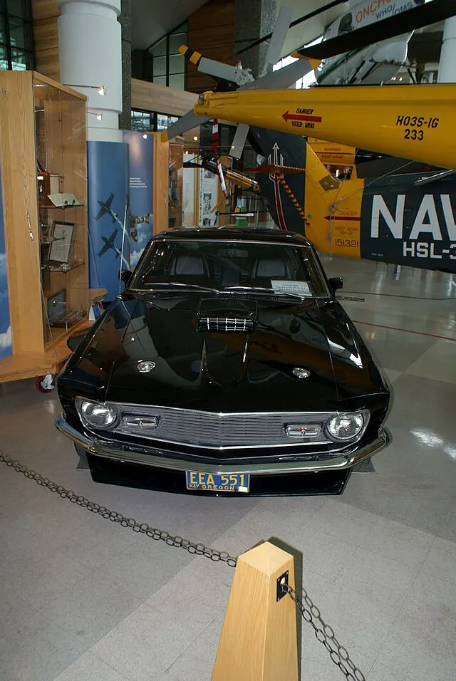 Hood scoop; Shaker scoop optional profile photo