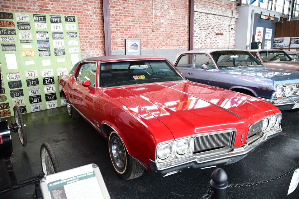 Notchback Holiday Coupe or convertible body profile photo