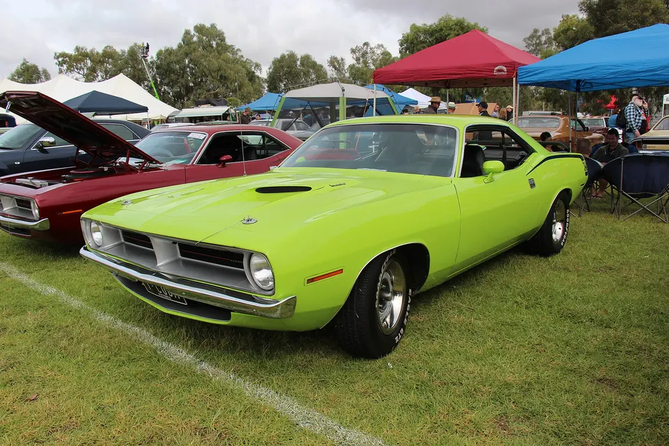 Dual-scooped Cuda hood profile photo