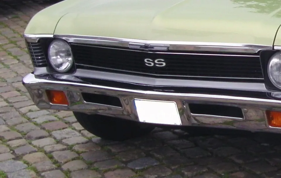 Black steering wheel, shroud, and column with SS emblem profile photo