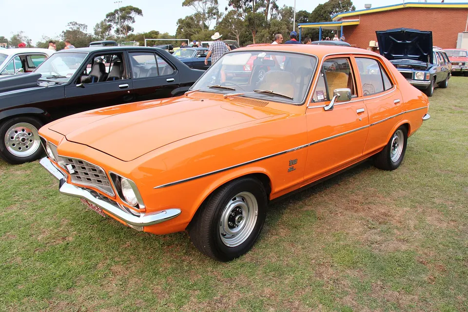LJ short-nose four-cylinder and long-nose six-cylinder body details profile photo