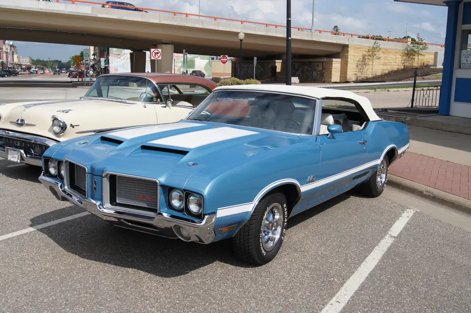 W25 dual-intake force-air fiberglass hood with special paint treatment profile photo