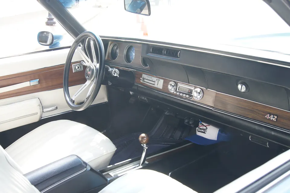 Console with Hurst Dual-Gate shifter for automatic cars profile photo