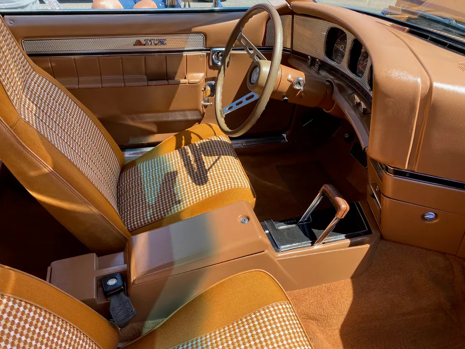High-back vinyl bucket seats profile photo