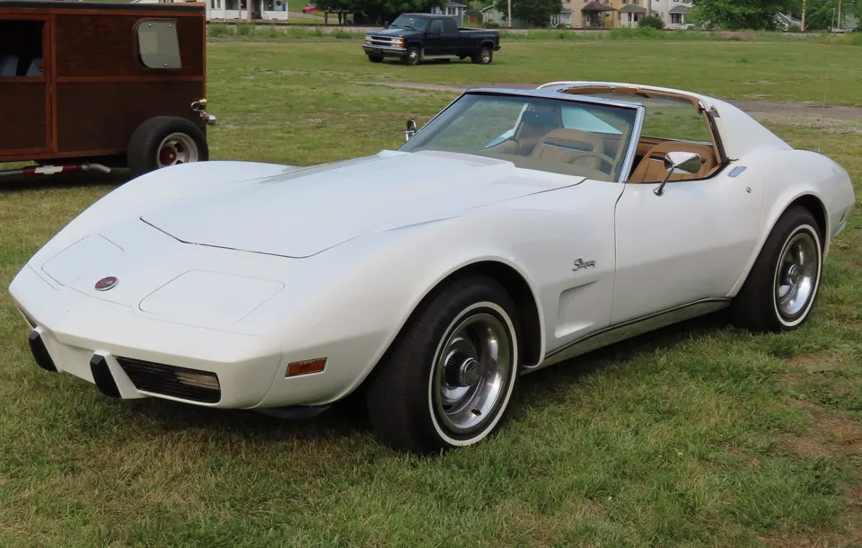 C3 fiberglass body with body-color urethane front and one-piece rear impact-bumper covers profile photo