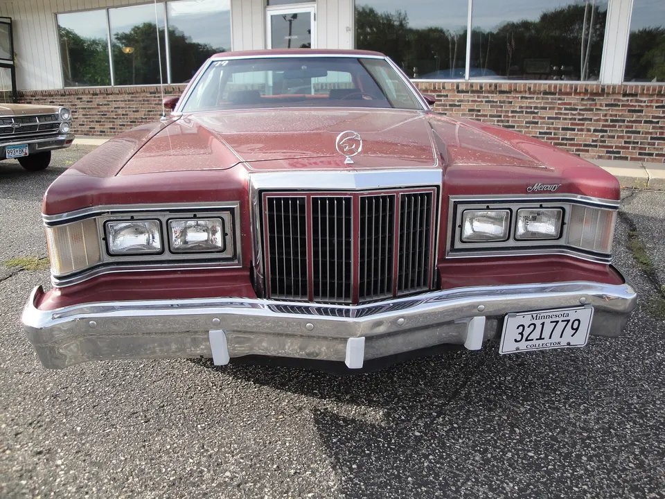 Air conditioning, seven radio or radio-tape choices, CB radio, power equipment, lighting, speed control, and tilt steering by order profile photo