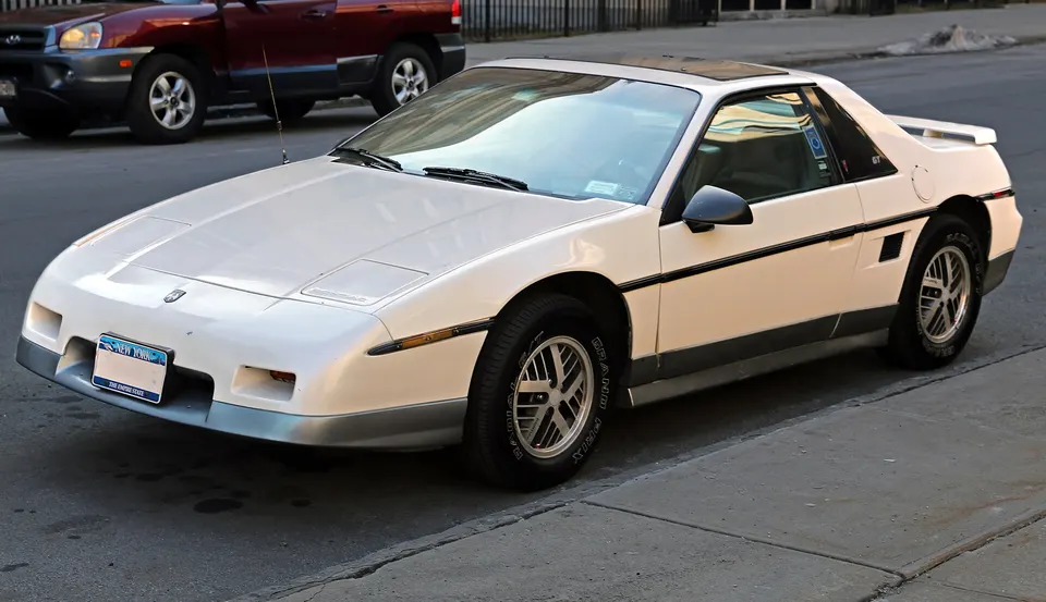 1985 Pontiac Fiero profile photo